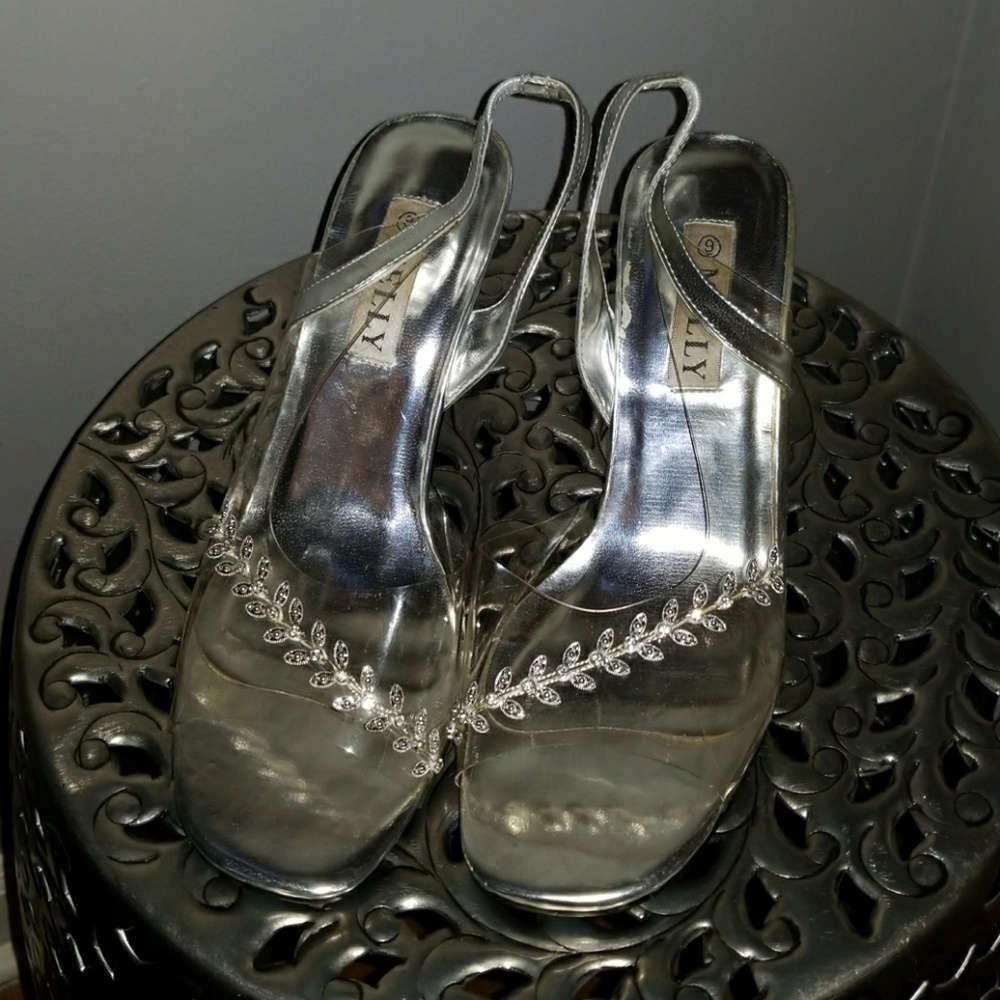 Shoes - Picture 2 of 3